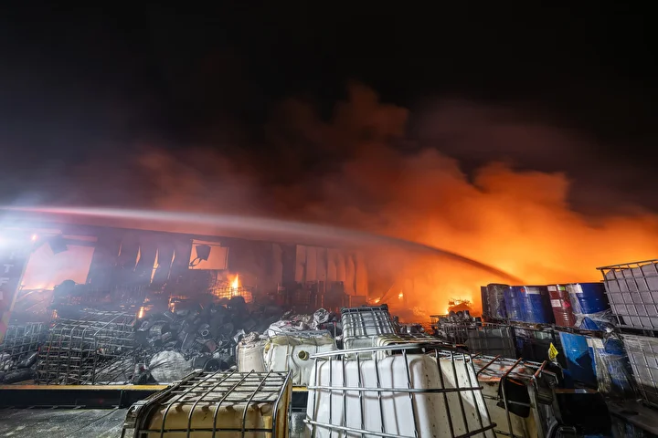elmadagda geri donusum fabrikasinda cikan yangin denetim altina alindi 7 lMP5Q71A