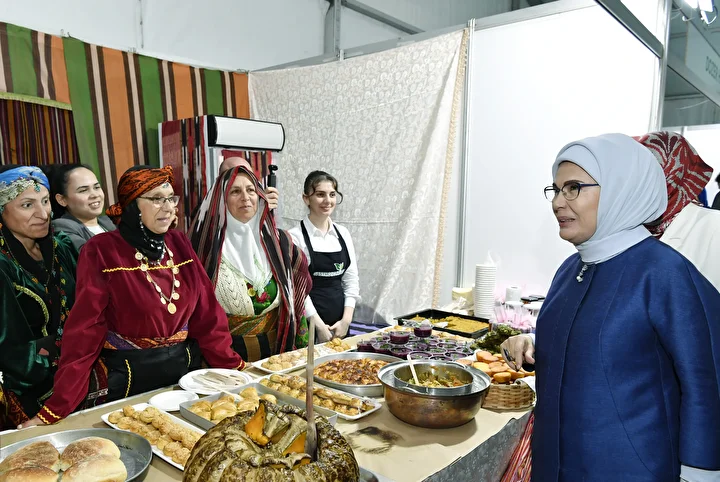 emine erdogan 5 rize gastronomi gunlerine katildi 3 A2CAWsBM
