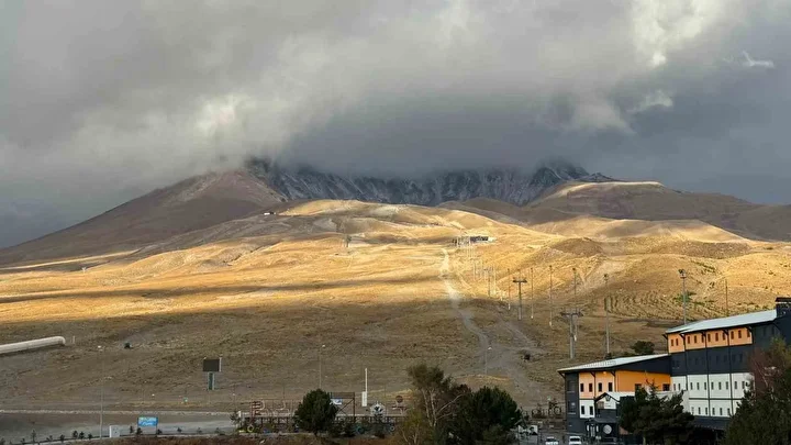 Erciyes'e mevsimin birinci karı yağdı 1 erciyese mevsimin birinci kari yagdi 0 G5E5kU4W