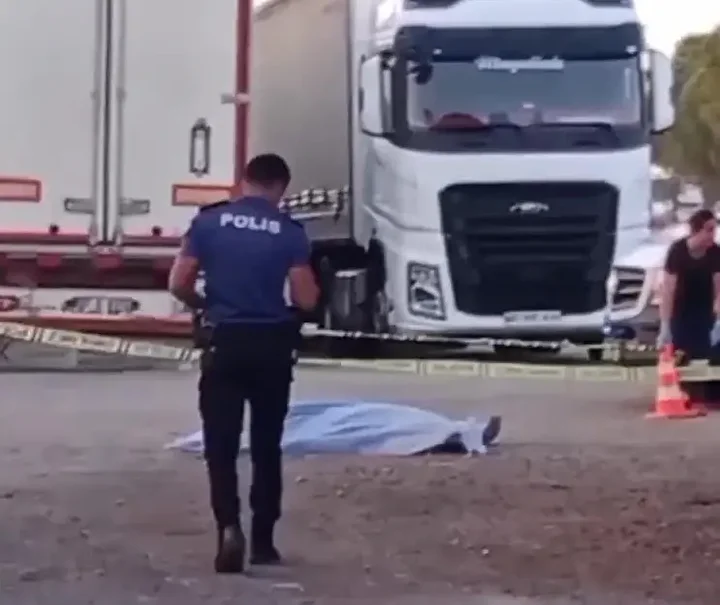Eski eşini üç gün boyunca takip edip tekraren bıçaklayarak öldürmüştü: Ağırlaştırılmış müebbet cezası verildi 2 eski esini uc gun boyunca takip edip tekraren bicaklayarak oldurmustu agirlastirilmis muebbet cezasi verildi O4g9AYPb