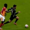 Galatasaraylı futbolcudan yayıncı kuruluşa olay gönderme: Bunu da RT’leyin eski hakemler yorumladi davinson sanchezin durumunda kirmizi kart var mi A83IkDhO.webp