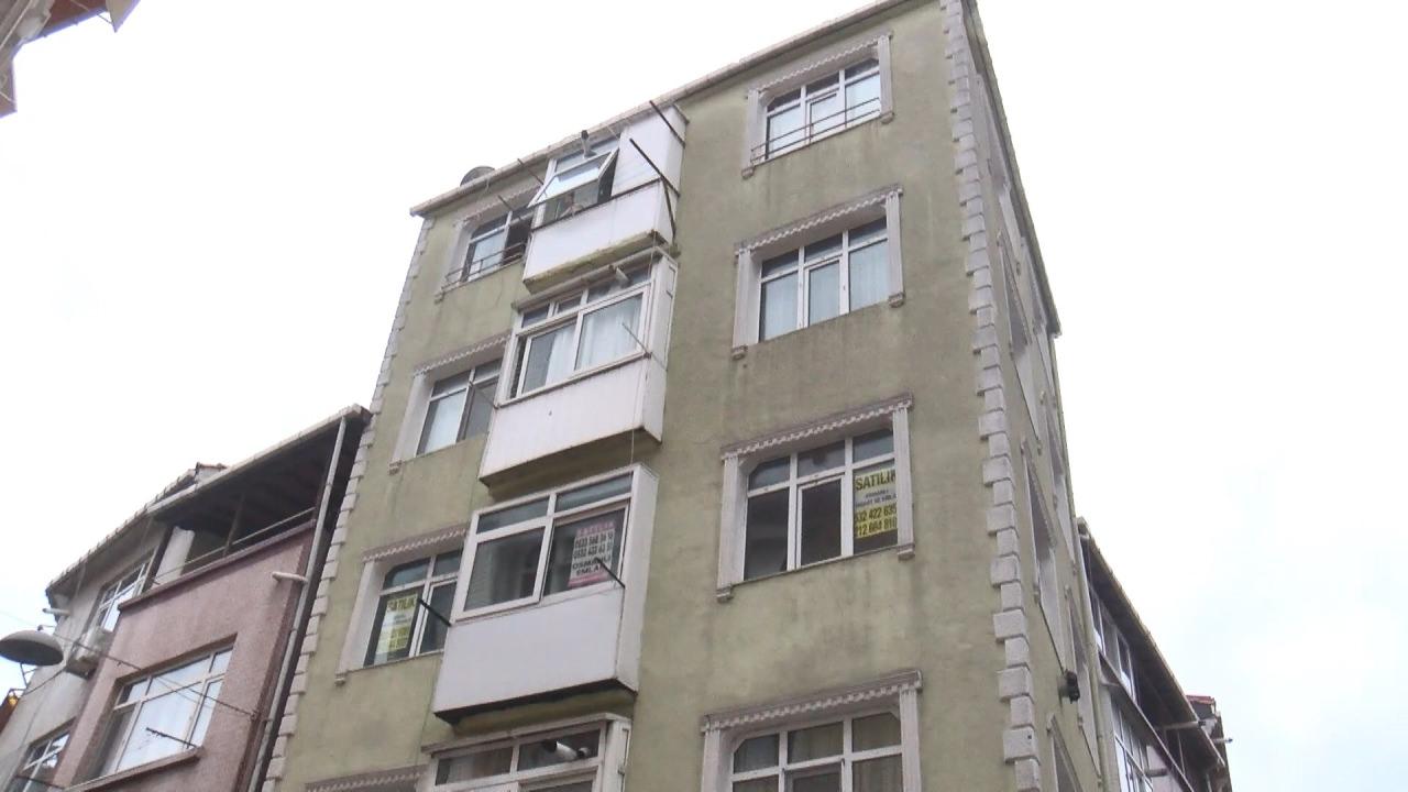 Fatih'te müthiş mevt: 5. kattan yere çakıldı! 1 fatihte muthis mevt 5 kattan yere cakildi 0 XrikdfnO
