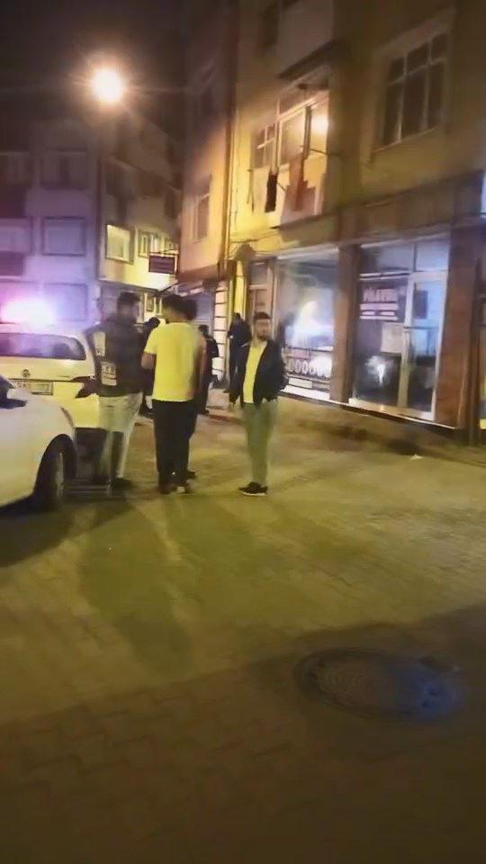 Fatih'te müthiş mevt: 5. kattan yere çakıldı! 2 fatihte muthis mevt 5 kattan yere cakildi 1 lKYnLzCS