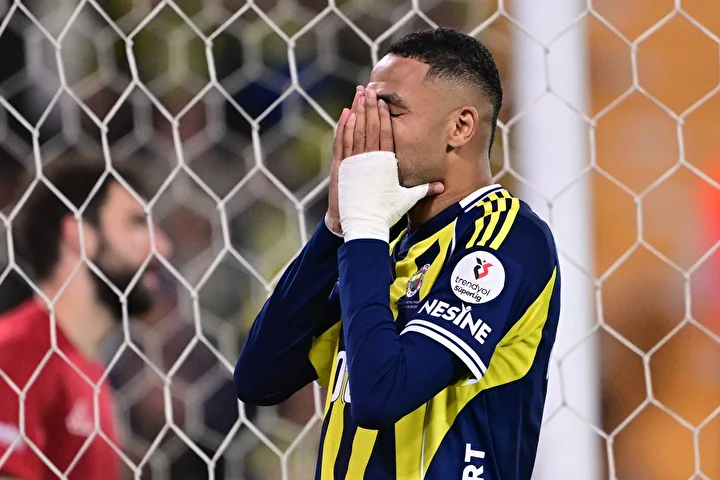 fenerbahce 30 milyon euro teklifi reddetmisti yildiz futbolcu yeni donemde kayiplarda 0