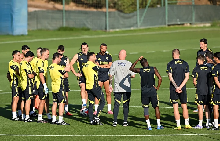 fenerbahcede yaprak dokumu devre ortasinda yildiz oyunculara veda edilecek 0 hXvKXsmk