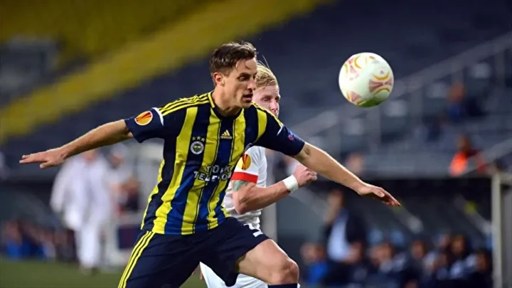 fenerbahceli eski oyuncu futbolu birakti taraftarlar tarafindan cok seviliyordu 1 yUussY7M