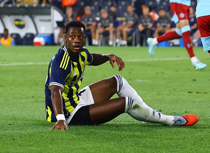 fenerbahceli yildiza buyuk sok mesken sahibi cikardi 5 KnCDPgMe