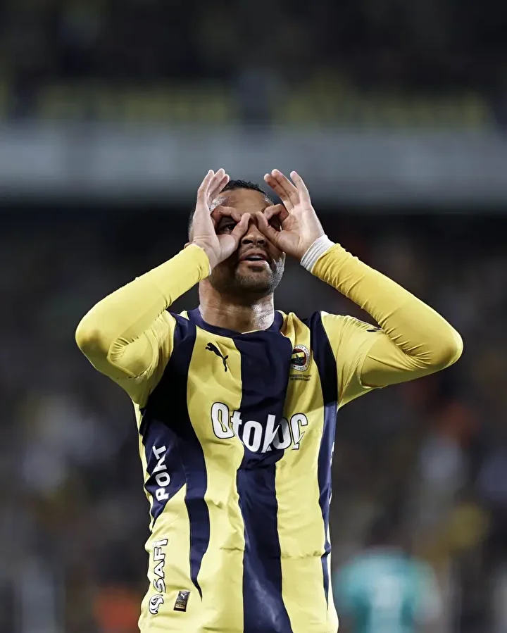 Fenerbahçeli yıldızdan şok ayrılık kararı: İdareden onay çıktı! 3 fenerbahceli yildizdan sok ayrilik karari idareden onay cikti 2