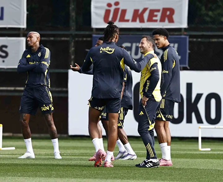 fenerbahcenin samsunspor maci kamp takimi asik r oldu yildiz oyuncu takima alinmadi 1 EUfpLGtt