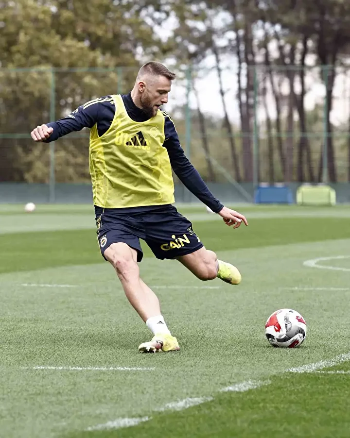 fenerbahcenin samsunspor maci kamp takimi asik r oldu yildiz oyuncu takima alinmadi 2 X8susX3b