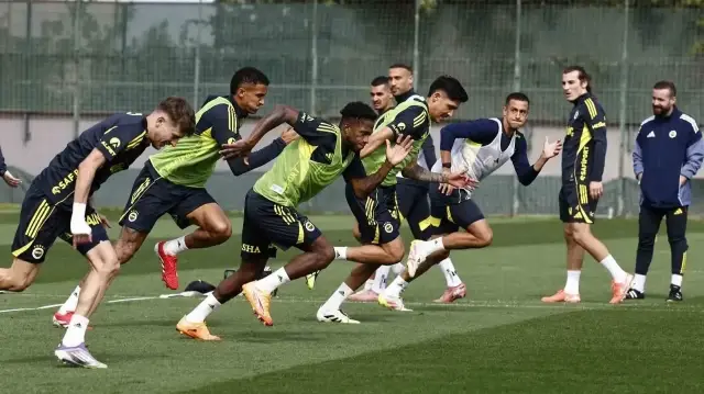 fenerbahcenin samsunspor maci kamp takimi asik r oldu yildiz oyuncu takima alinmadi B6qYbYgS.webp