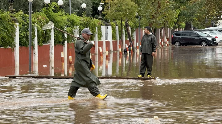fethiyede saganak yagis hayati felc etti yollari ve dukkanlari su basti 0 Sjmd8mmf