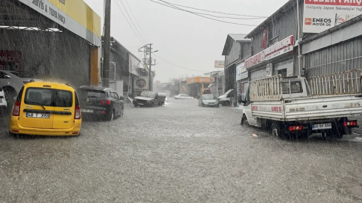fethiyede saganak yagis hayati felc etti yollari ve dukkanlari su basti 3 zlXN7ZeE