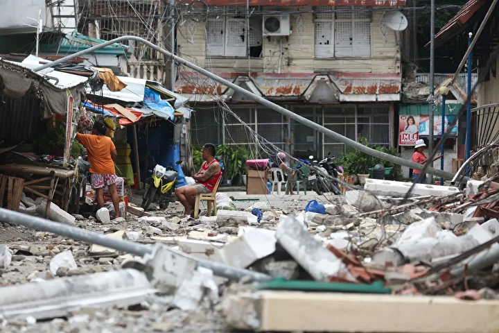 Filipinler'de 6,9 büyüklüğündeki sarsıntıda hayatını kaybedenlerin sayısı 61'e yükseldi 1 filipinlerde 69 buyuklugundeki sarsintida hayatini kaybedenlerin sayisi 61e yukseldi 0 EV3S59wP