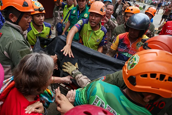 Filipinler'de 6,9 büyüklüğündeki sarsıntıda hayatını kaybedenlerin sayısı 61'e yükseldi 7 filipinlerde 69 buyuklugundeki sarsintida hayatini kaybedenlerin sayisi 61e yukseldi 6 wIsA4G2Y