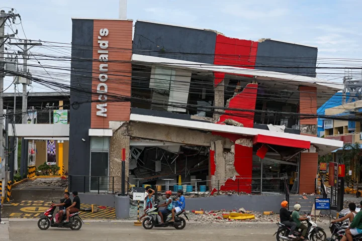 Filipinler'de 6,9 büyüklüğündeki sarsıntıda hayatını kaybedenlerin sayısı 61'e yükseldi 9 filipinlerde 69 buyuklugundeki sarsintida hayatini kaybedenlerin sayisi 61e yukseldi 8 QTPAvVgu