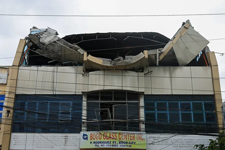 Filipinler'de 6,9 büyüklüğündeki sarsıntıda hayatını kaybedenlerin sayısı 61'e yükseldi 10 filipinlerde 69 buyuklugundeki sarsintida hayatini kaybedenlerin sayisi 61e yukseldi 9