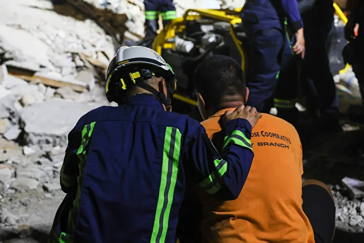 Filipinler'de 6,9 büyüklüğündeki zelzelede hayatını kaybedenlerin sayısı 61'e yükseldi 2 filipinlerde 69 buyuklugundeki zelzelede hayatini kaybedenlerin sayisi 61e yukseldi 1 eI6ShIJ4