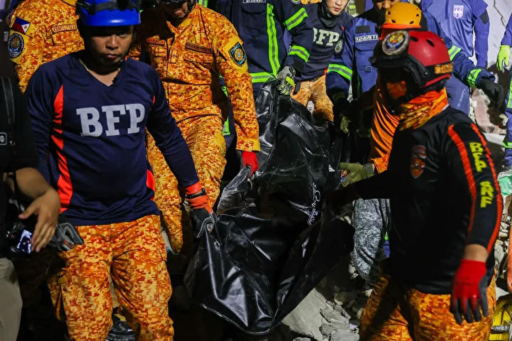 Filipinler'de 6,9 büyüklüğündeki zelzelede hayatını kaybedenlerin sayısı 61'e yükseldi 6 filipinlerde 69 buyuklugundeki zelzelede hayatini kaybedenlerin sayisi 61e yukseldi 5 lD8SZBfB