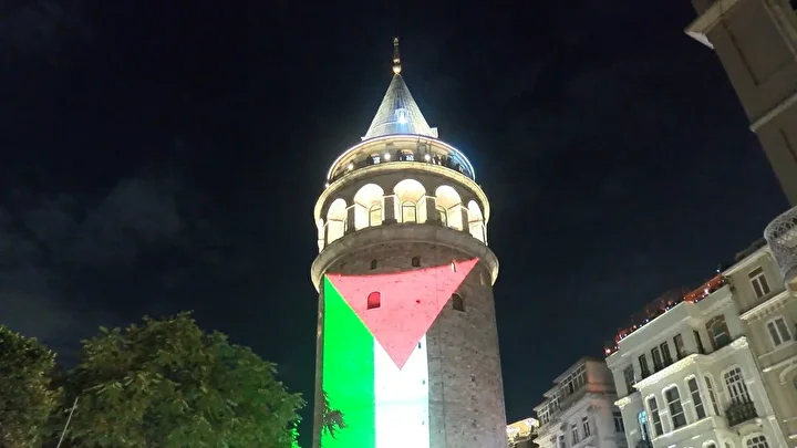 galata kulesine filistin bayragi yansitildi 6