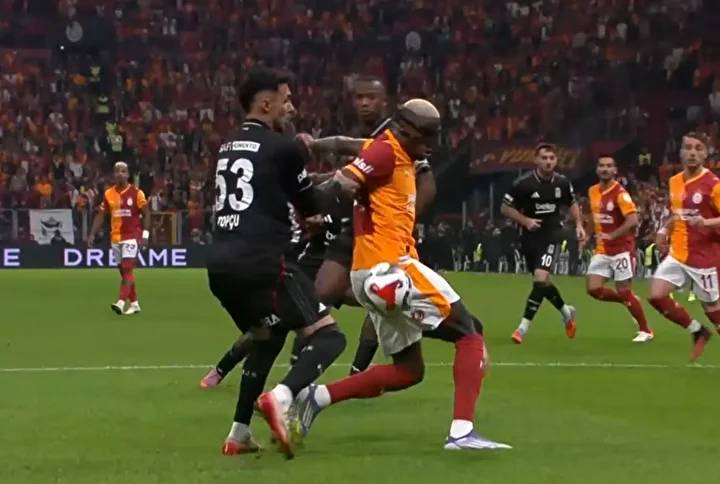 Galatasaray-Beşiktaş derbisinin hakem raporu ortaya çıktı: Herkesi şaşırtan ayrıntı 7 galatasaray besiktas derbisinin hakem raporu ortaya cikti herkesi sasirtan ayrinti 6