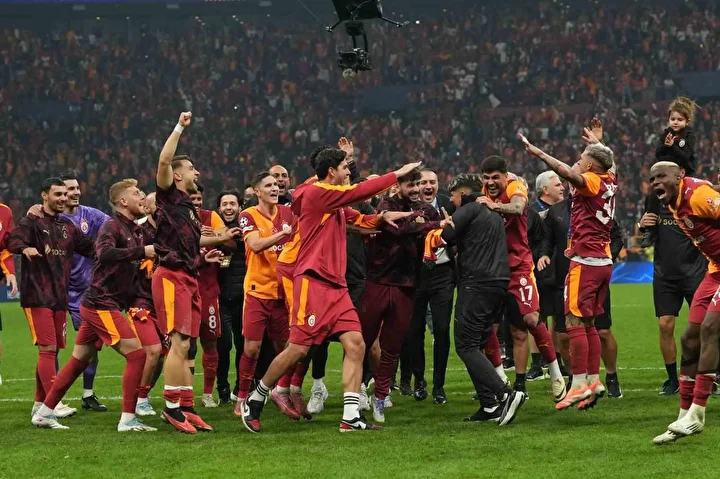 galatasarayda herkes keyifli o mutsuz liverpool galibiyeti sonrasi sevinmedi goruntu 3 gUinRMeN