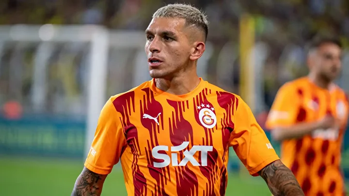 Galatasaray’dan yıldız futbolcuya ömürlük teklif: 2030’a kadar yeni sözleşme! 1 galatasaraydan yildiz futbolcuya omurluk teklif 2030a kadar yeni sozlesme 0 hjAuLfBK