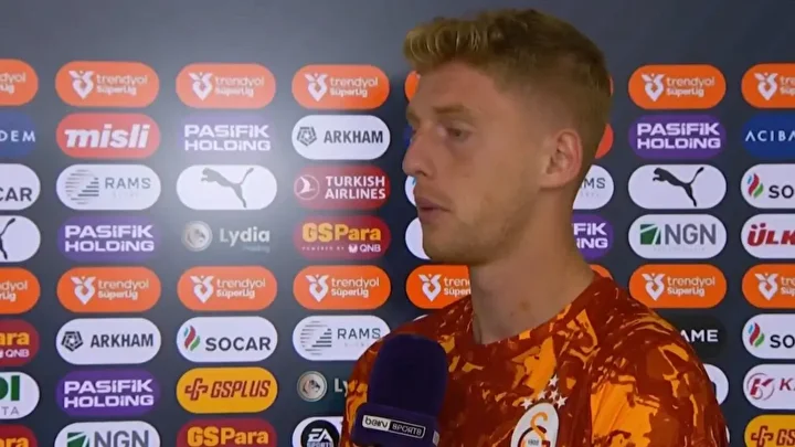 Galatasaraylı futbolcudan yayıncı kuruluşa olay gönderme: Bunu da RT'leyin 1 galatasarayli futbolcudan yayinci kurulusa olay gonderme bunu da rtleyin 0 S7XeEv64