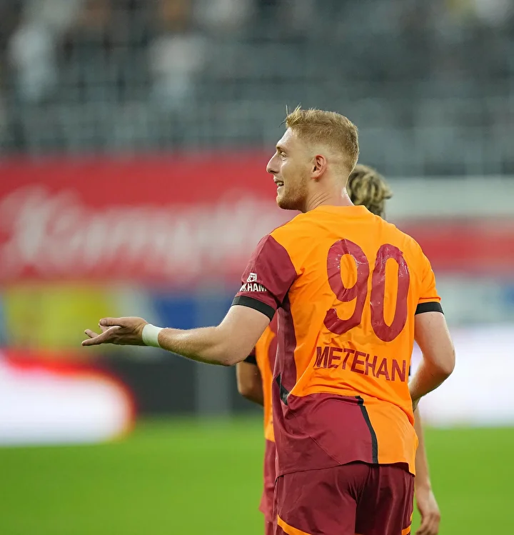 Galatasaraylı futbolcudan yayıncı kuruluşa olay gönderme: Bunu da RT'leyin 2 galatasarayli futbolcudan yayinci kurulusa olay gonderme bunu da rtleyin 1 KO9iMwnl