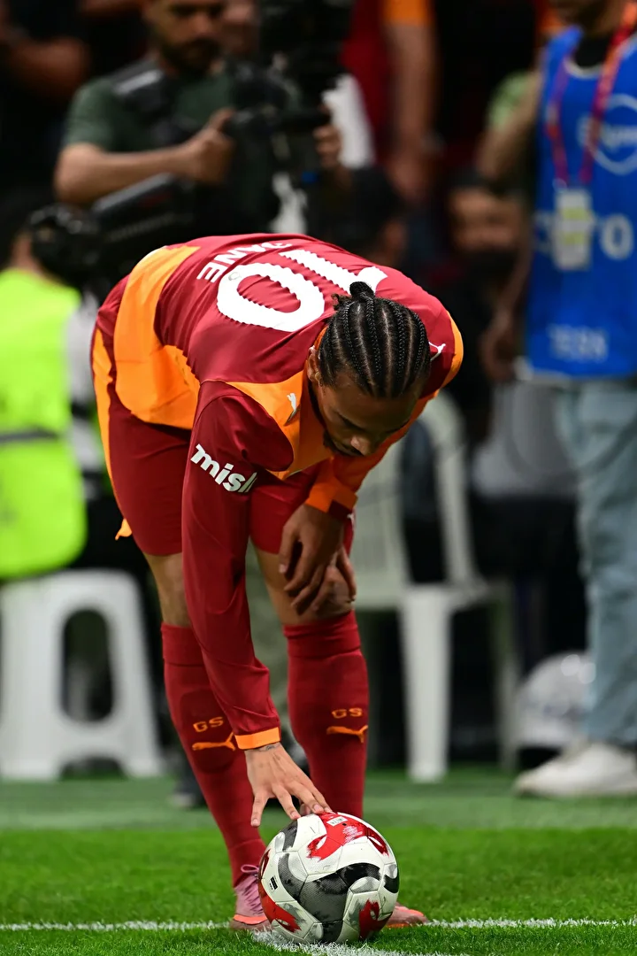 galatasarayli yildiza fiziki ve kelamli hucum 3 VAXAqFZf