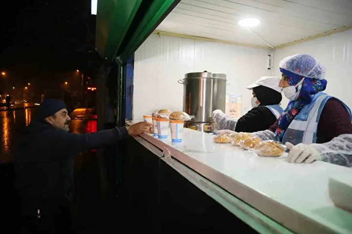 gaziantep buyuksehir belediyesi 40 noktada 15 bin sahsa corba ikram hizmeti veriyor 1 pgzJyckG