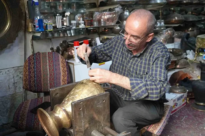 gaziantepte ilmek ilmek islenen bakir ibrikler 100 bin liraya satiliyor 1 QsiGIGvM