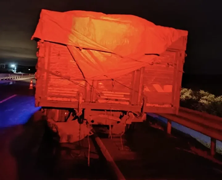 gaziantepte kamyonet kamyona arttan carpti bir kisi oldu bir kisi agir yaralandi 4 172wTGAQ