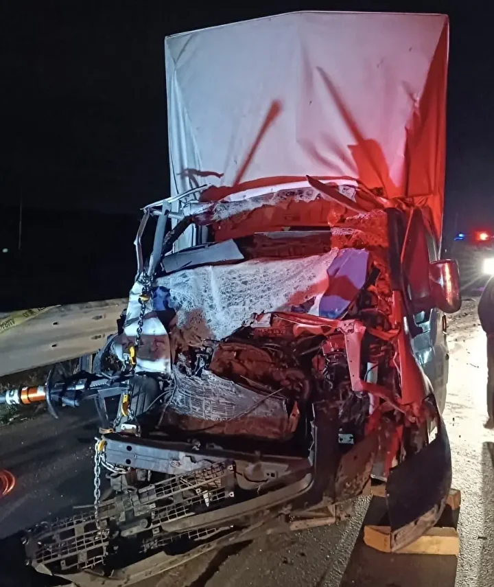 gaziantepte kamyonet kamyona arttan carpti bir kisi oldu bir kisi agir yaralandi 6 GadGzIXk