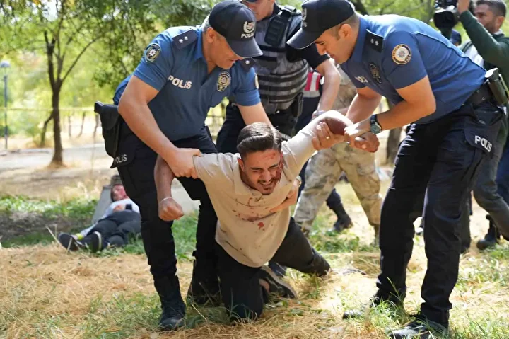 Gaziantep'te terör tatbikatında kendini rolüne kaptıranlar zahmetle sakinleştirildi 1 gaziantepte teror tatbikatinda kendini rolune kaptiranlar zahmetle sakinlestirildi 0 wpiv8dC5