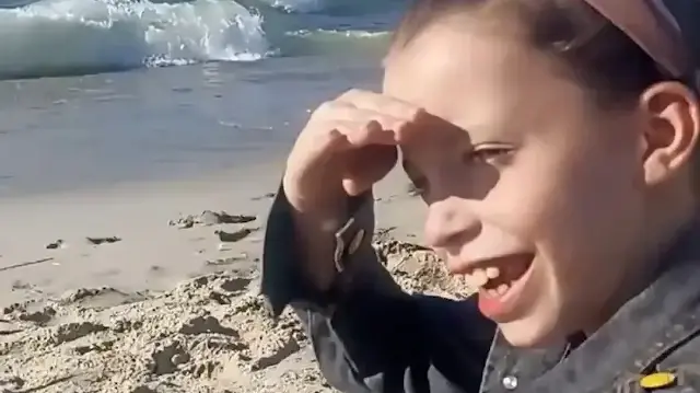 gazze kiyilarinda sumud filosunu beklerden fotograf cizdi UKi5OIsE.webp