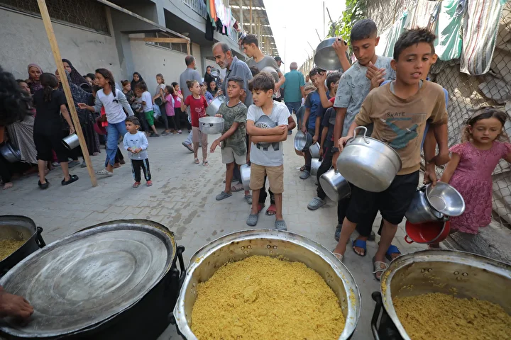 gazzede aclikla gayret eden filistinlilere yemek dagitildi 14 A1gNnrOj