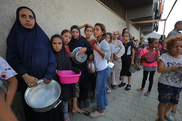 gazzede aclikla gayret eden filistinlilere yemek dagitildi 15 iutrr6A7