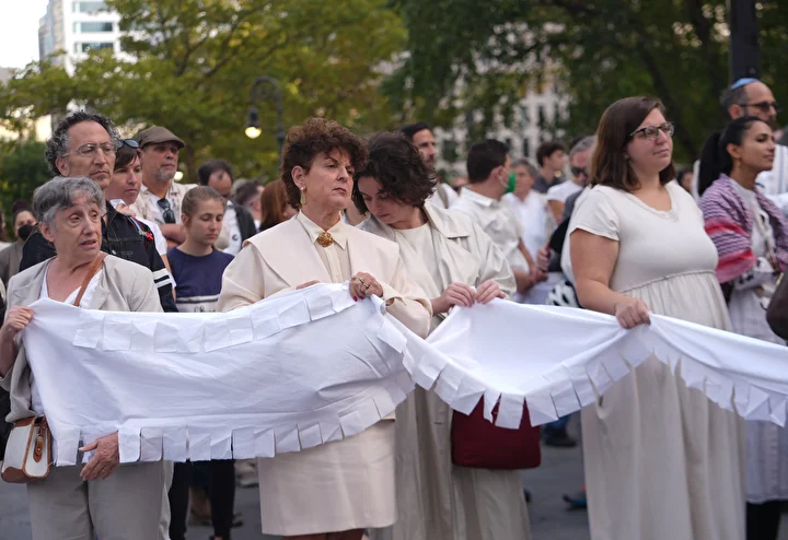 Gazze'de ateşkes sağlanması davetiyle New York'ta protesto düzenlendi: 56 kişi gözaltına alındı 2 gazzede ateskes saglanmasi davetiyle new yorkta protesto duzenlendi 56 kisi gozaltina alindi 1 JH2wMwkp