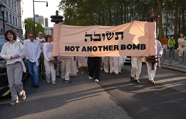 Gazze'de ateşkes sağlanması davetiyle New York'ta protesto düzenlendi: 56 kişi gözaltına alındı 16 gazzede ateskes saglanmasi davetiyle new yorkta protesto duzenlendi 56 kisi gozaltina alindi 15 Miw2V3uY
