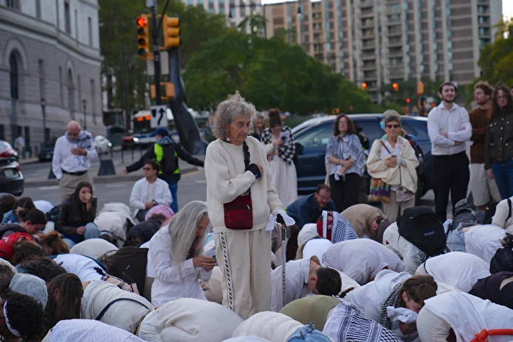 Gazze'de ateşkes sağlanması davetiyle New York'ta protesto düzenlendi: 56 kişi gözaltına alındı 17 gazzede ateskes saglanmasi davetiyle new yorkta protesto duzenlendi 56 kisi gozaltina alindi 16 yqOJEpIT