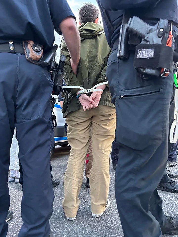 Gazze'de ateşkes sağlanması davetiyle New York'ta protesto düzenlendi: 56 kişi gözaltına alındı 3 gazzede ateskes saglanmasi davetiyle new yorkta protesto duzenlendi 56 kisi gozaltina alindi 2