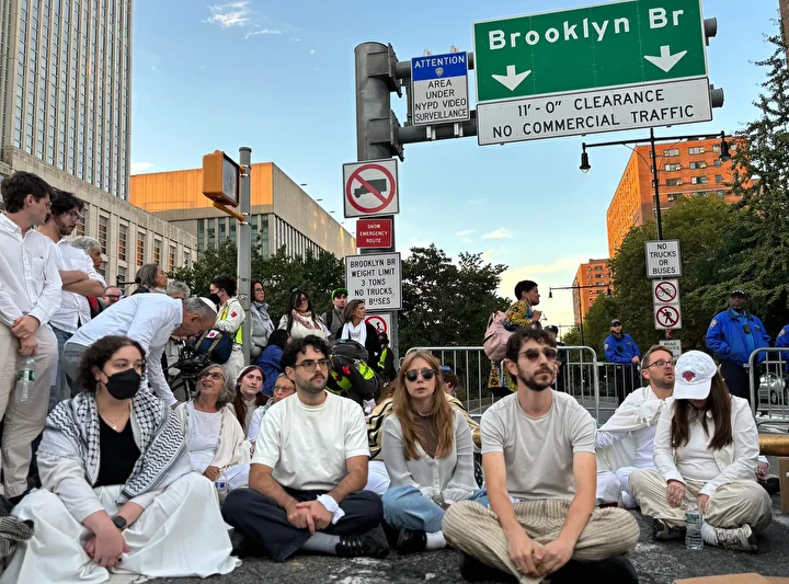Gazze'de ateşkes sağlanması davetiyle New York'ta protesto düzenlendi: 56 kişi gözaltına alındı 21 gazzede ateskes saglanmasi davetiyle new yorkta protesto duzenlendi 56 kisi gozaltina alindi 20 jPjXmMw5