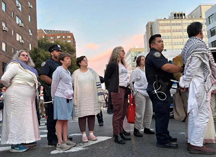 Gazze'de ateşkes sağlanması davetiyle New York'ta protesto düzenlendi: 56 kişi gözaltına alındı 30 gazzede ateskes saglanmasi davetiyle new yorkta protesto duzenlendi 56 kisi gozaltina alindi 29 wfMREaZE