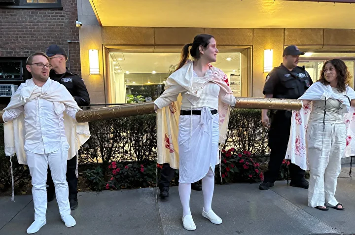 Gazze'de ateşkes sağlanması davetiyle New York'ta protesto düzenlendi: 56 kişi gözaltına alındı 32 gazzede ateskes saglanmasi davetiyle new yorkta protesto duzenlendi 56 kisi gozaltina alindi 31 V8VLmyCT