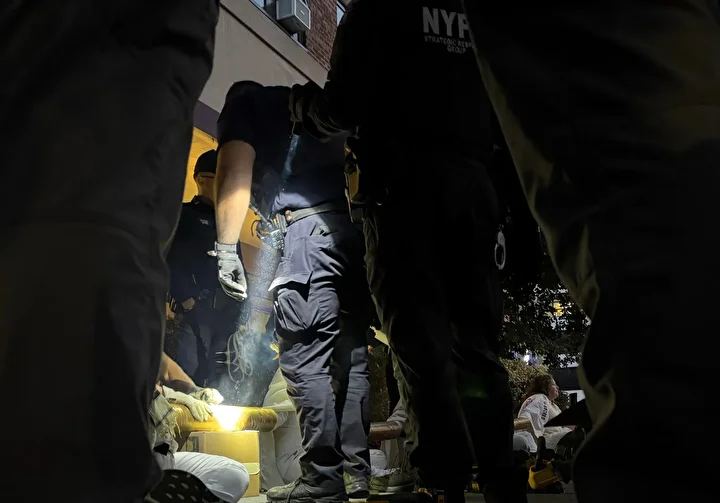 Gazze'de ateşkes sağlanması davetiyle New York'ta protesto düzenlendi: 56 kişi gözaltına alındı 34 gazzede ateskes saglanmasi davetiyle new yorkta protesto duzenlendi 56 kisi gozaltina alindi 33 nLQOzre8