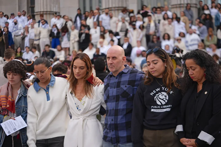 Gazze'de ateşkes sağlanması davetiyle New York'ta protesto düzenlendi: 56 kişi gözaltına alındı 7 gazzede ateskes saglanmasi davetiyle new yorkta protesto duzenlendi 56 kisi gozaltina alindi 6 auvn2hyw