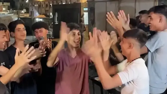 Gazze’de ateşkes sevinci: Kararın akabinde halk sokaklarda kutlama yaptı gazzede ateskes sevinci kararin akabinde halk sokaklarda kutlama yapti yki6chHW.webp