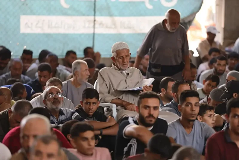 gazzede ateskes sonrasi birinci cuma namazi kilindi 0 ZSghgsnE