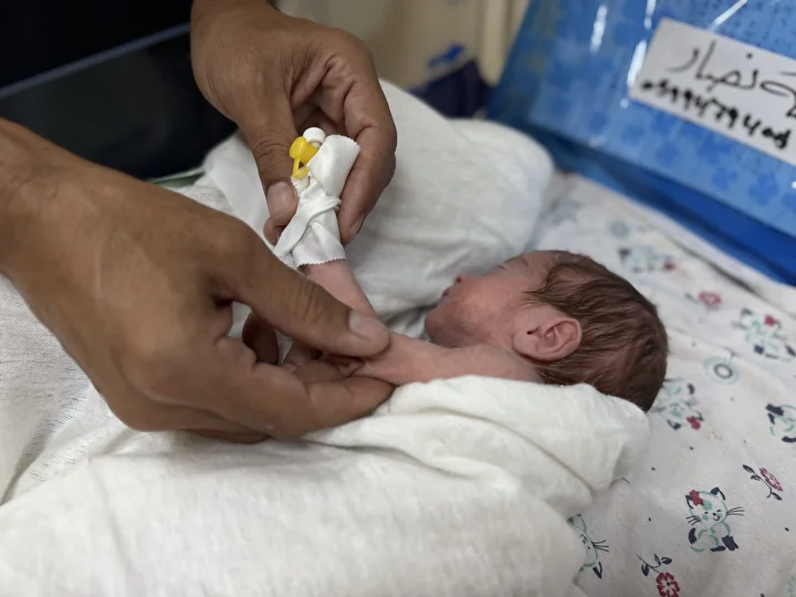 gazzede premature bebekler aksa sehitleri hastanesine nakledildi 22 jdtK35EB